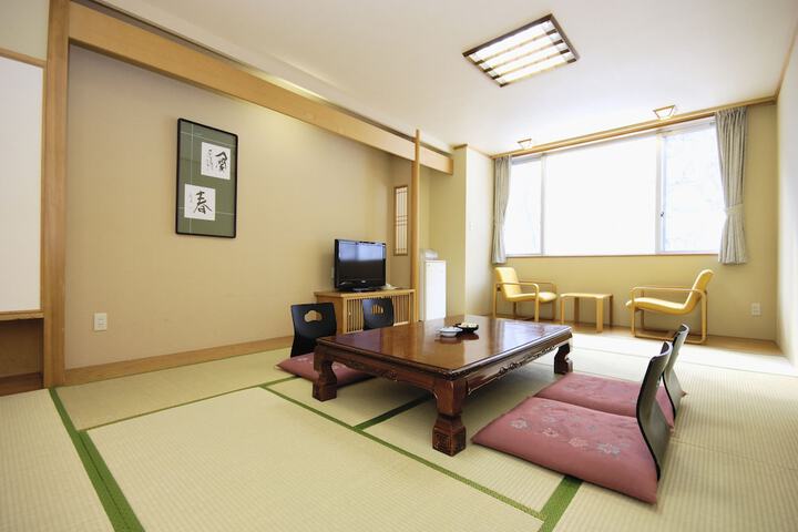 Room 7 of 93