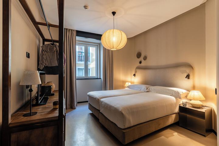 Room 9 of 50