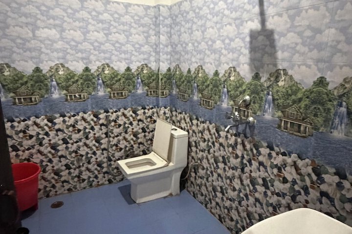 Room 13 of 23
