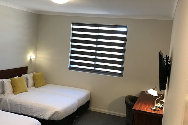 Room 6 of 40