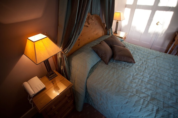 Room 18 of 48
