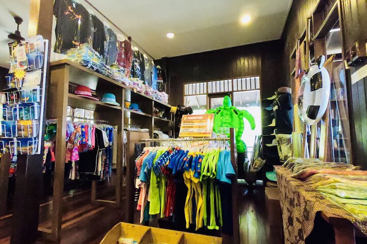 Gift Shop 130 of 414