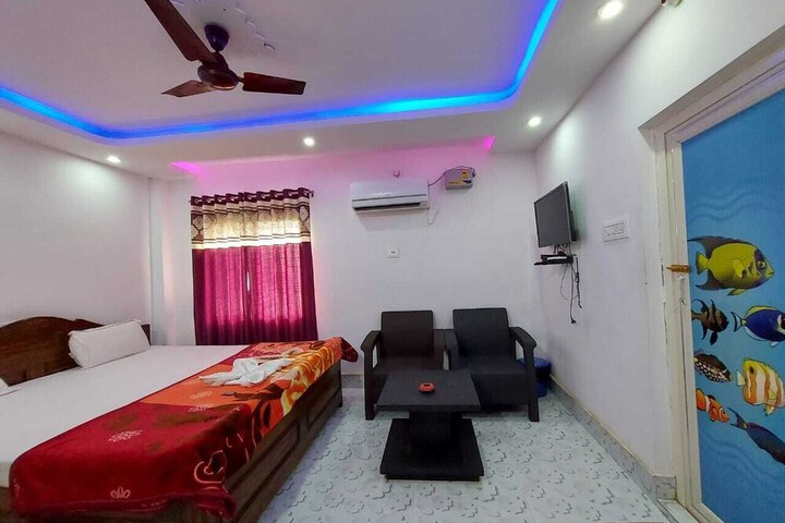 Room 5 of 17