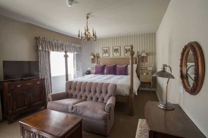 Room 16 of 80