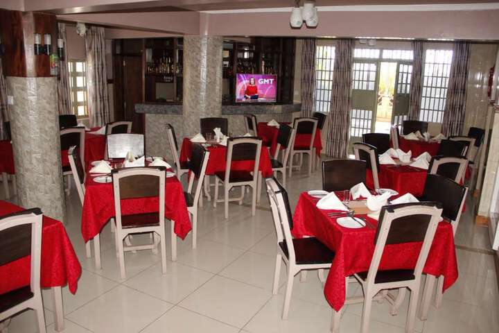 Dining 16 of 33