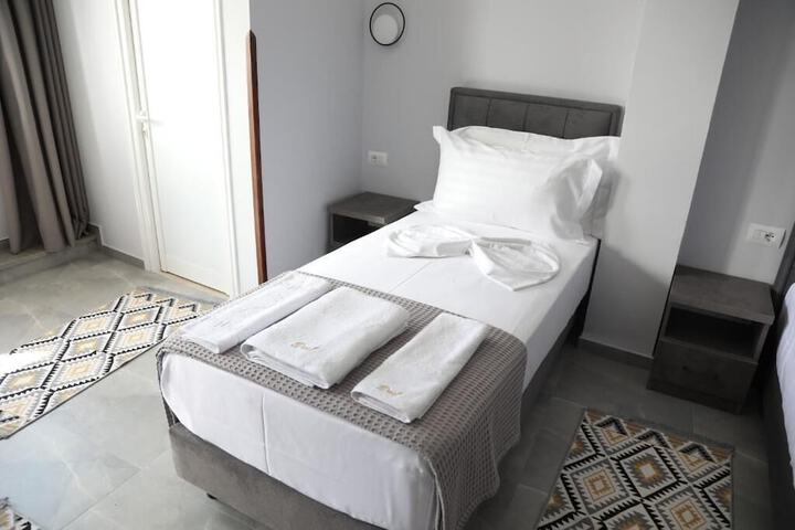 Room 2 of 36