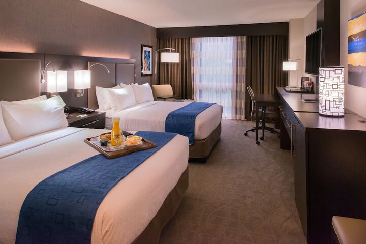 1 Queen Bed Accessible (9 of 10)