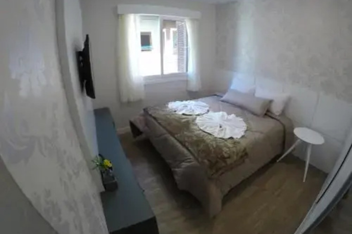 Room 7 of 11