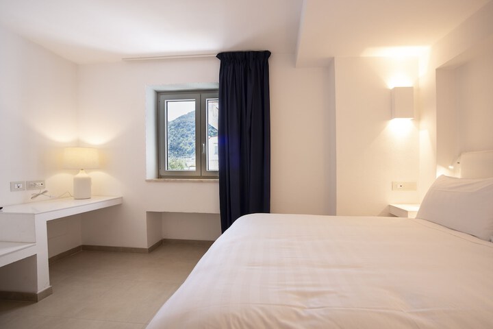 Room 16 of 115
