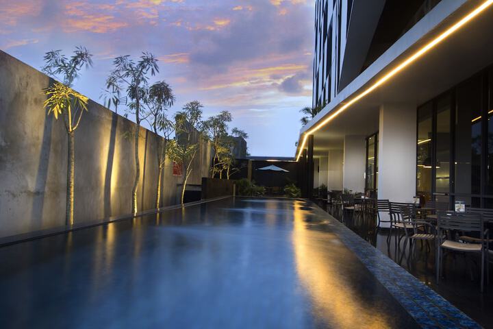 Hotel Pool