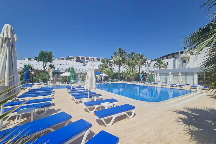 Pools & Facilities