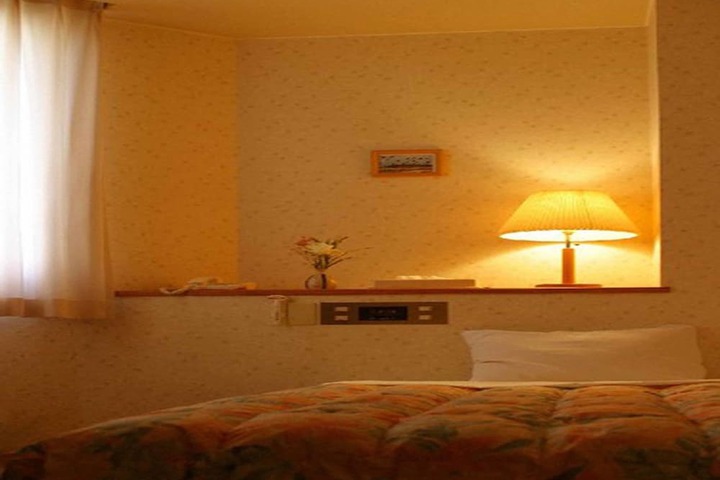 Room 8 of 48