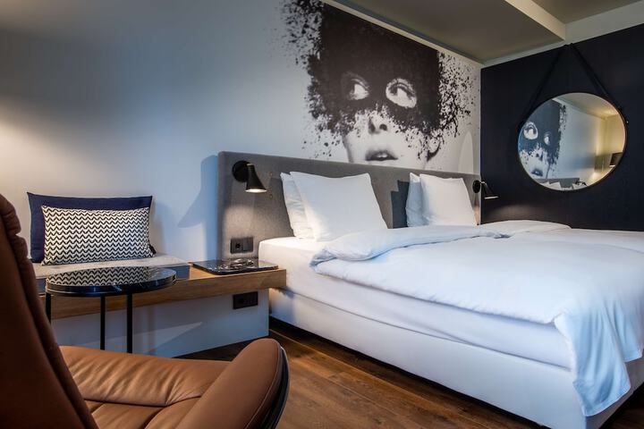 Room 42 of 122