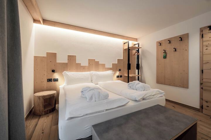 Room 15 of 49