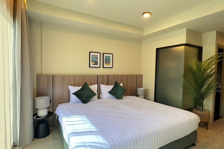 Room 5 of 49