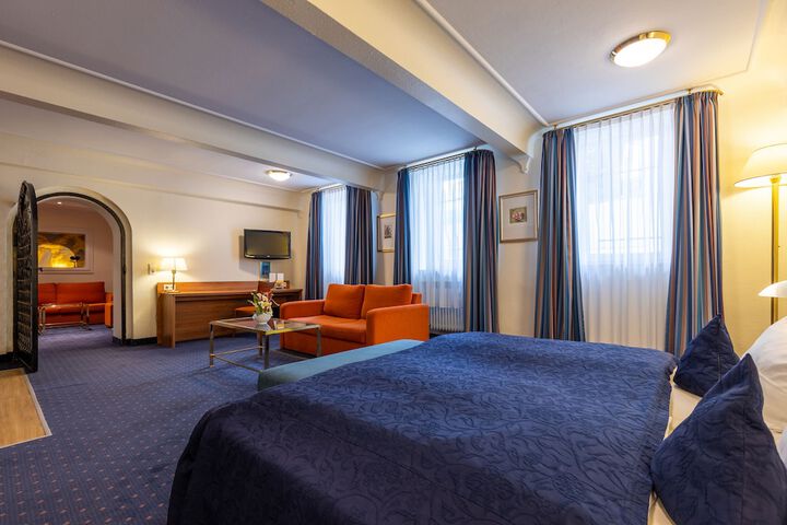 Room 17 of 32