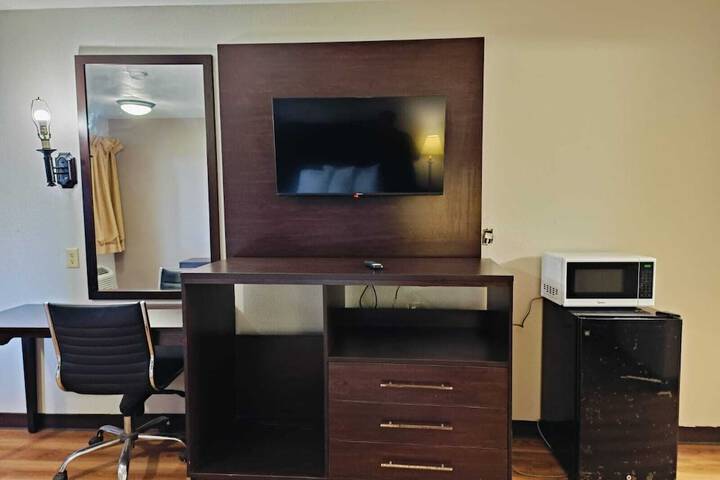 Room 11 of 38