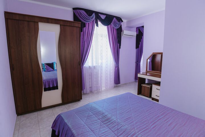 Room 7 of 18