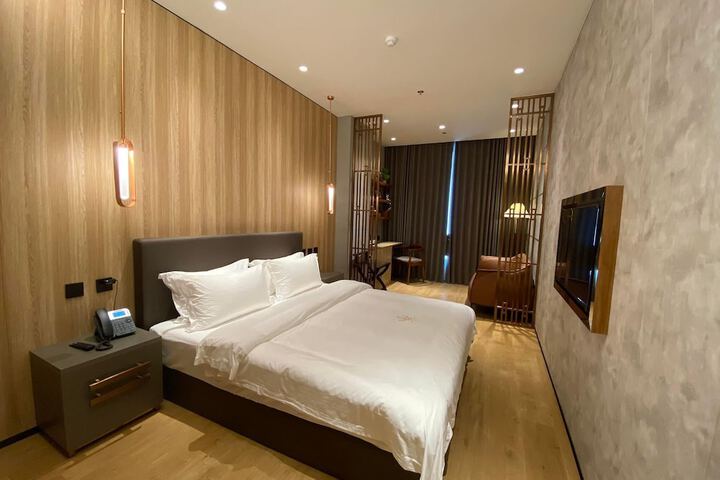 Room 13 of 20