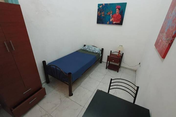 Room 4 of 33
