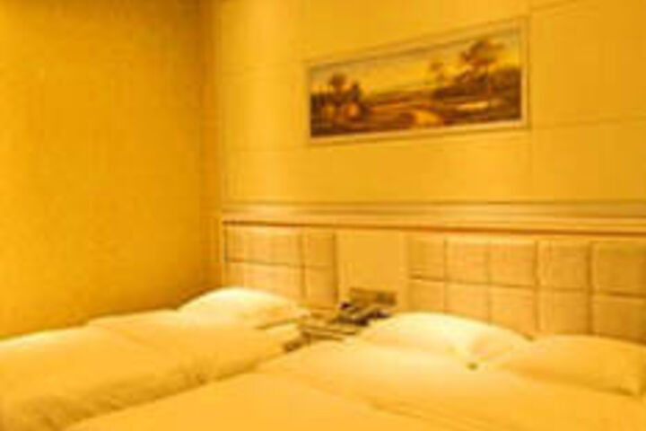 Room 44 of 83
