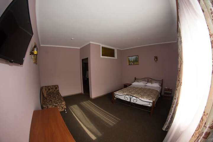 Room 5 of 27