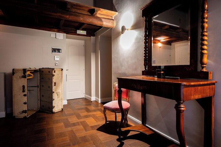 Room 44 of 120