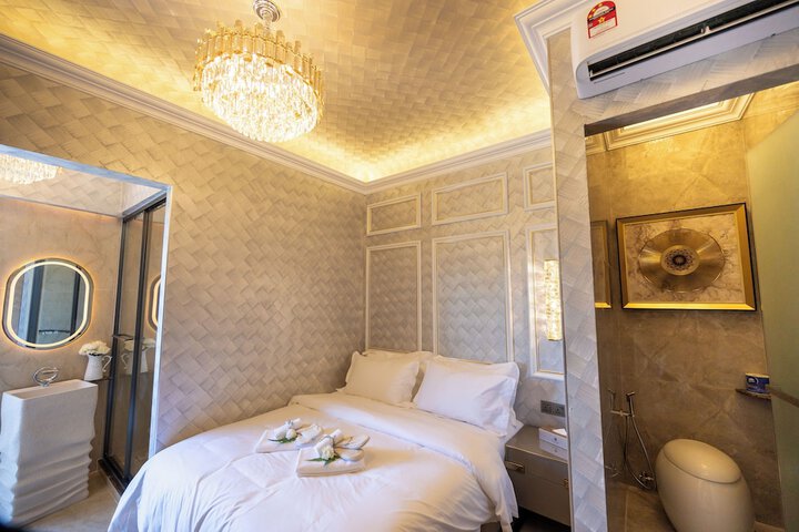 Room 152 of 285