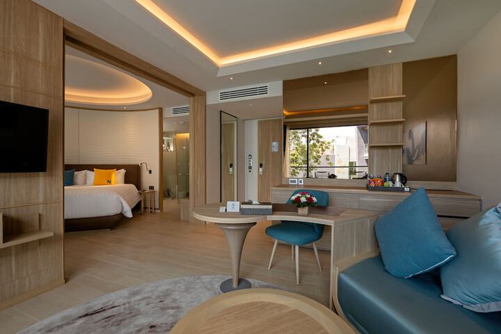 Room 44 of 183