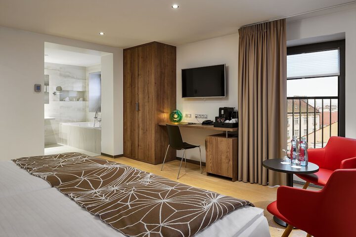 Room 14 of 50