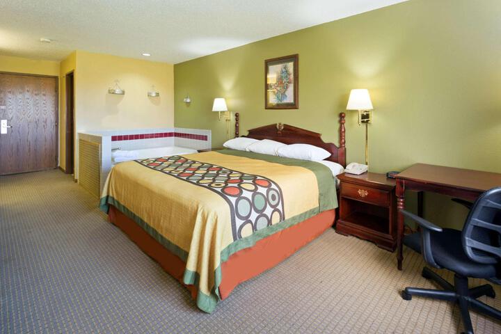 1 King Bed (12 of 18)