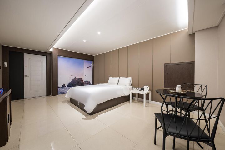 Room 46 of 83