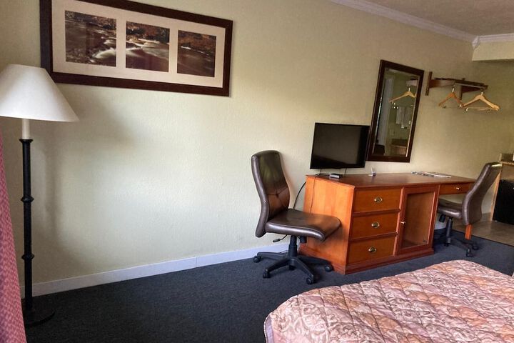 Room 11 of 25