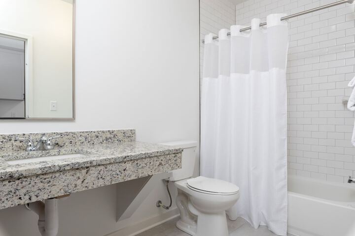 Standard Double Room 2 Queen Beds Self Check in with Virtual Front Desk (5 of 7)