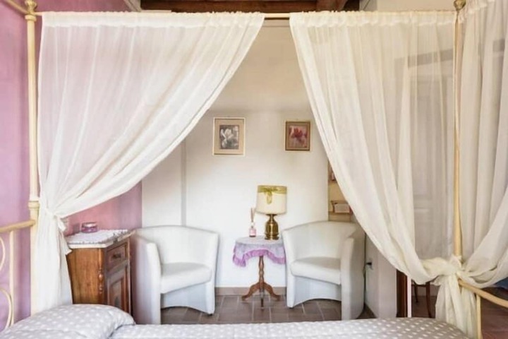 Room 8 of 32