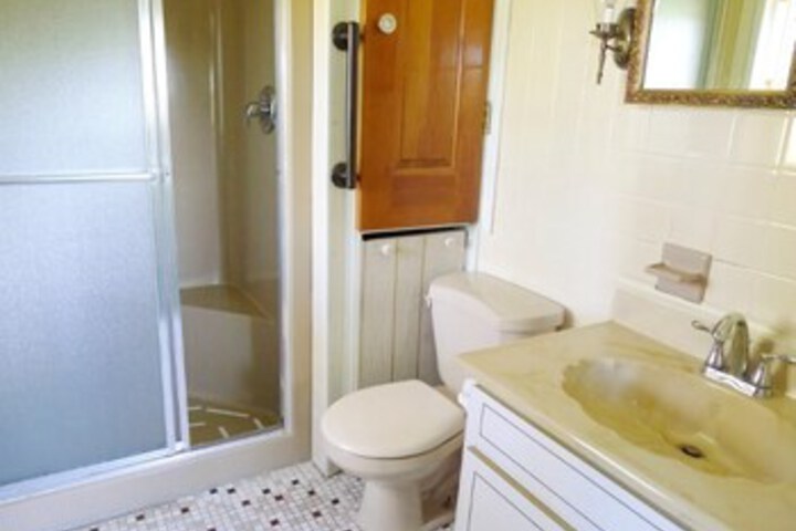 Room 2 of 28