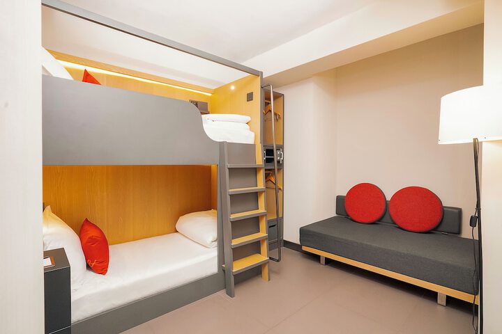 Room 14 of 30