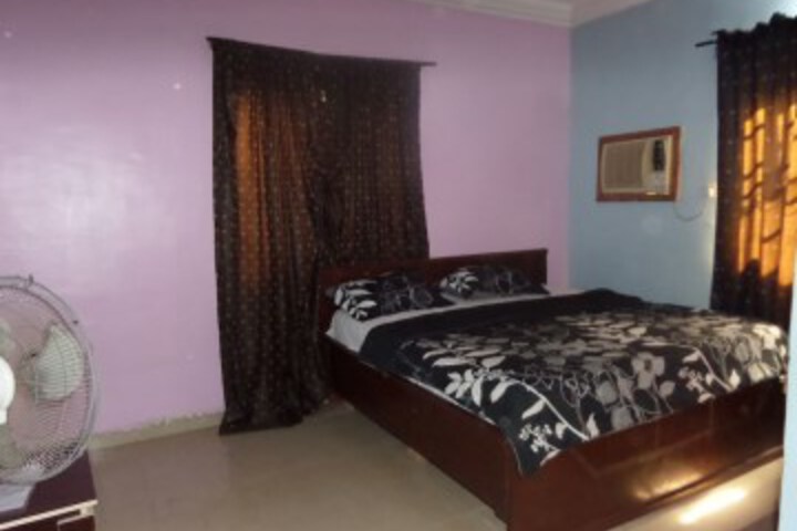 Room 5 of 11