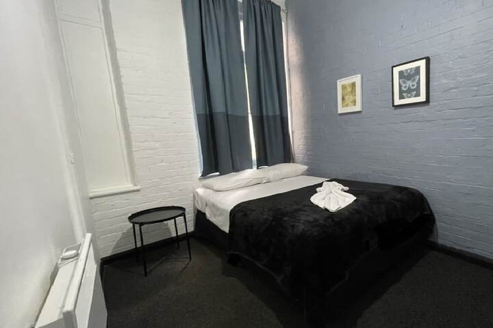 Room 13 of 31
