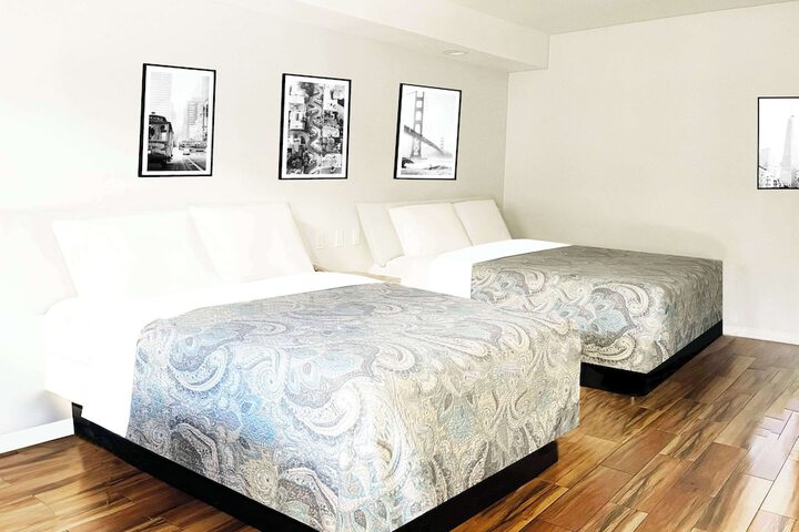 1 Queen Bed (9 of 16)