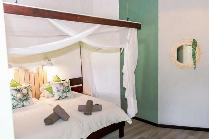 Room 4 of 25