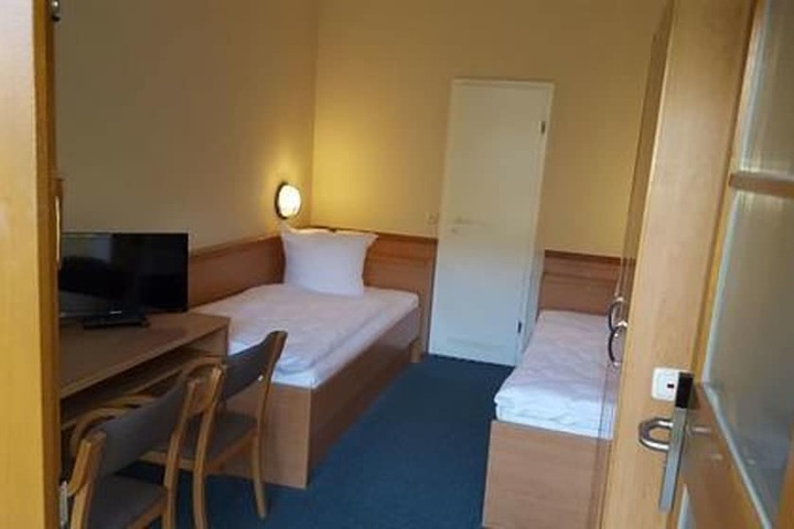 Room 7 of 8