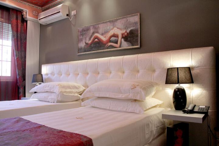 Room 26 of 40