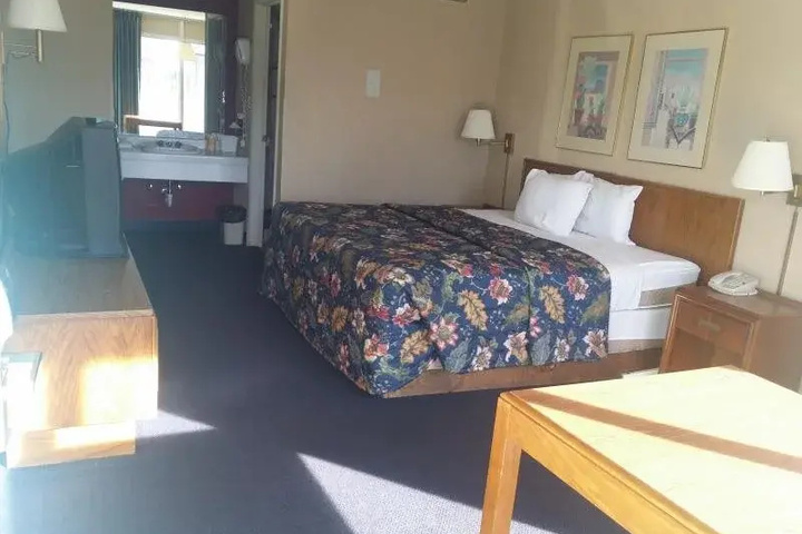 Room 3 of 5