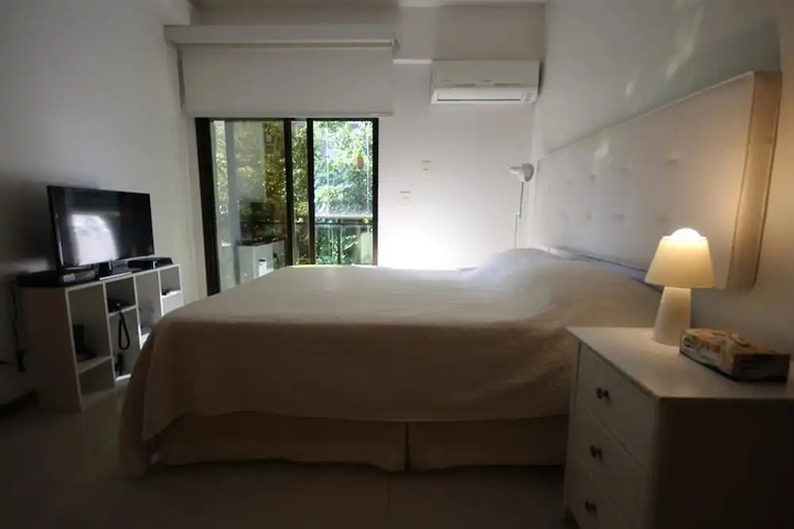 Room 4 of 13