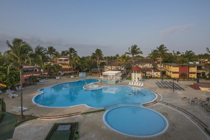 Hotel with Pool