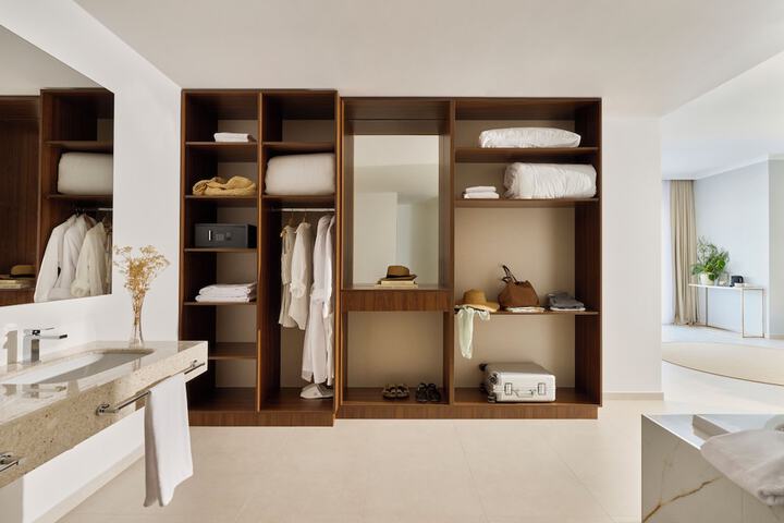 Room 16 of 60