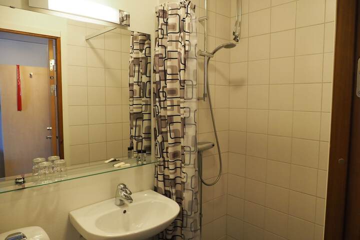 Room 17 of 32