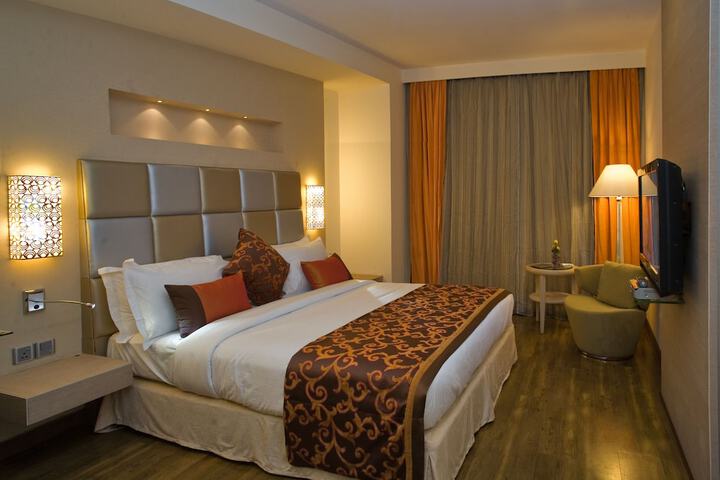 Room 3 of 63