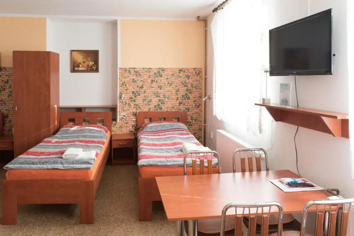 Room 2 of 32